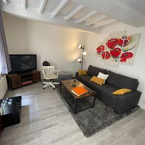 Appartement Intra-muros Bien Situe Et Agreable A Proximite Des Theatres, Avignon